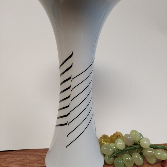 Vintage* 70s Hutschenreuther Geometric Lined Porcelain Vase - Picture 4 of 6